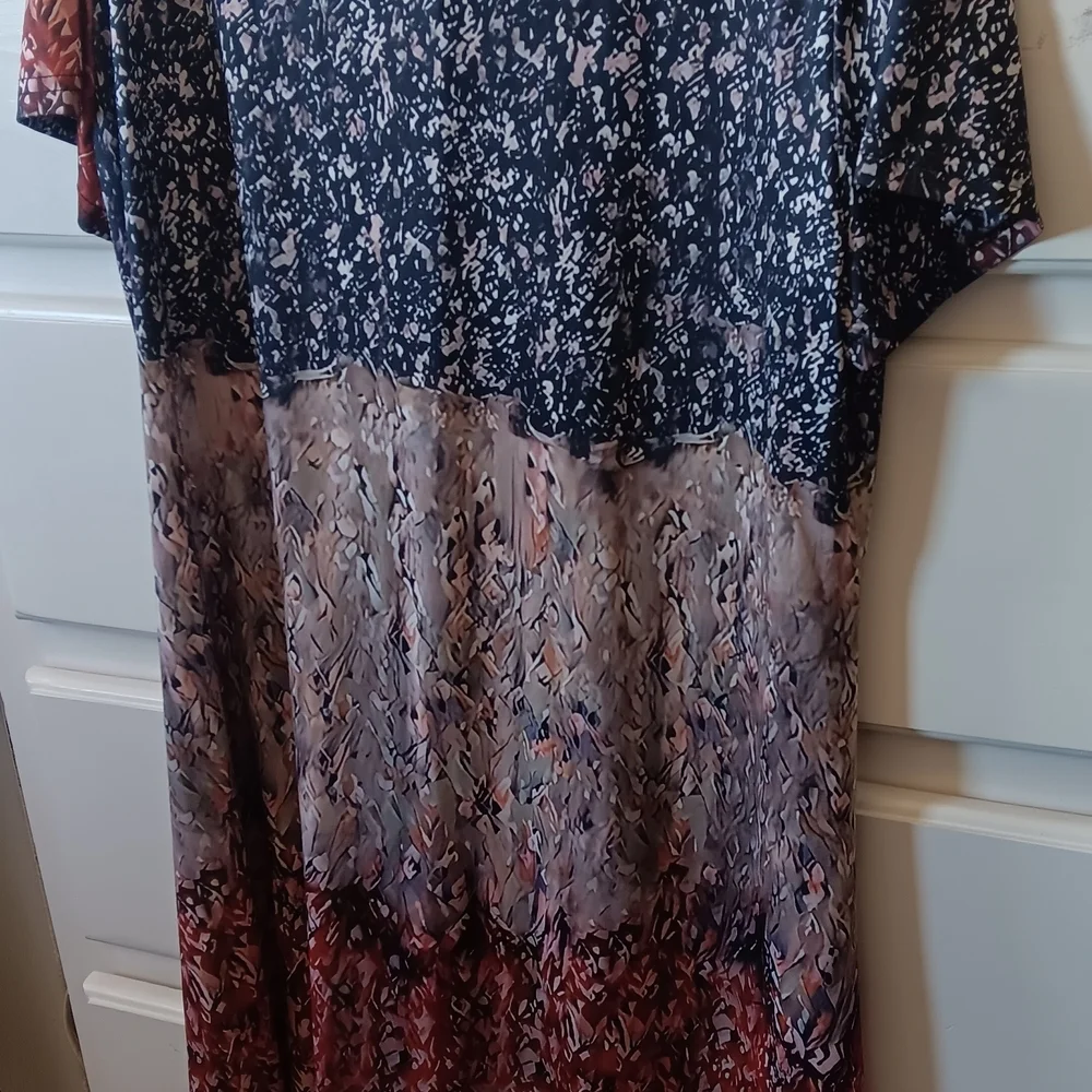 V-Neck dress bust 23" - Picture 6 of 9